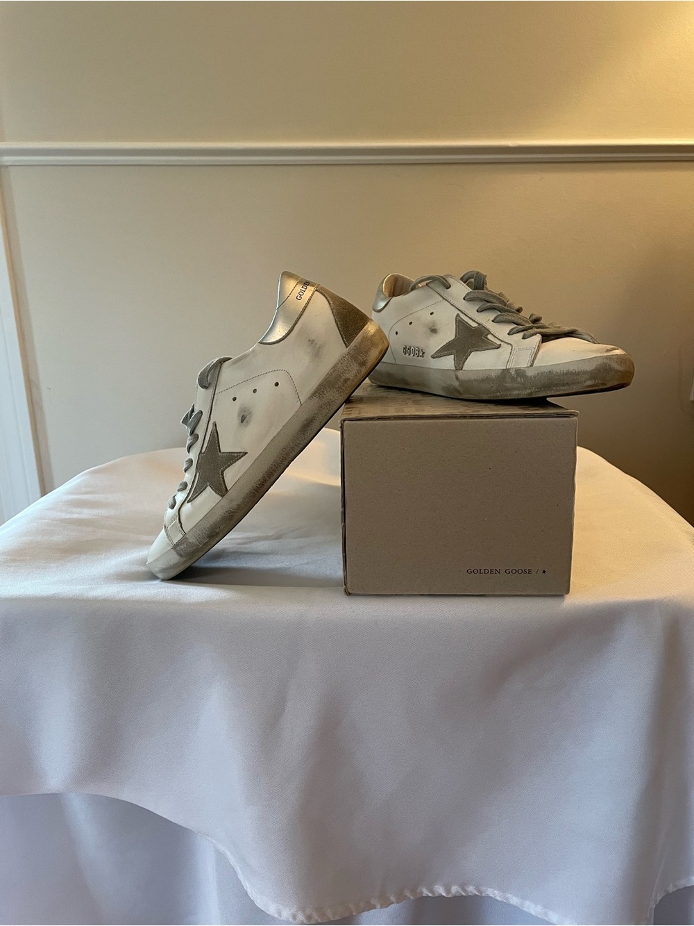 Golden Goose White Leather Sneakers with Gray Star Detail - Picture 5 of 5
